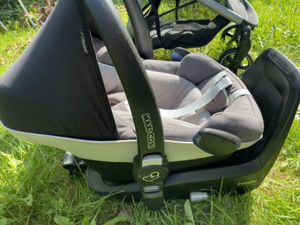 Image 1 of Maxi cosi 3 in 1 travel system with is fix car seat