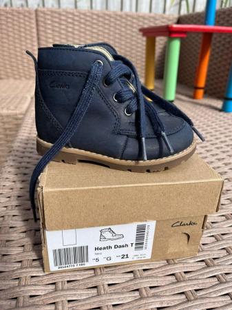 Image 3 of Clarks Toddler boots size 5G navy