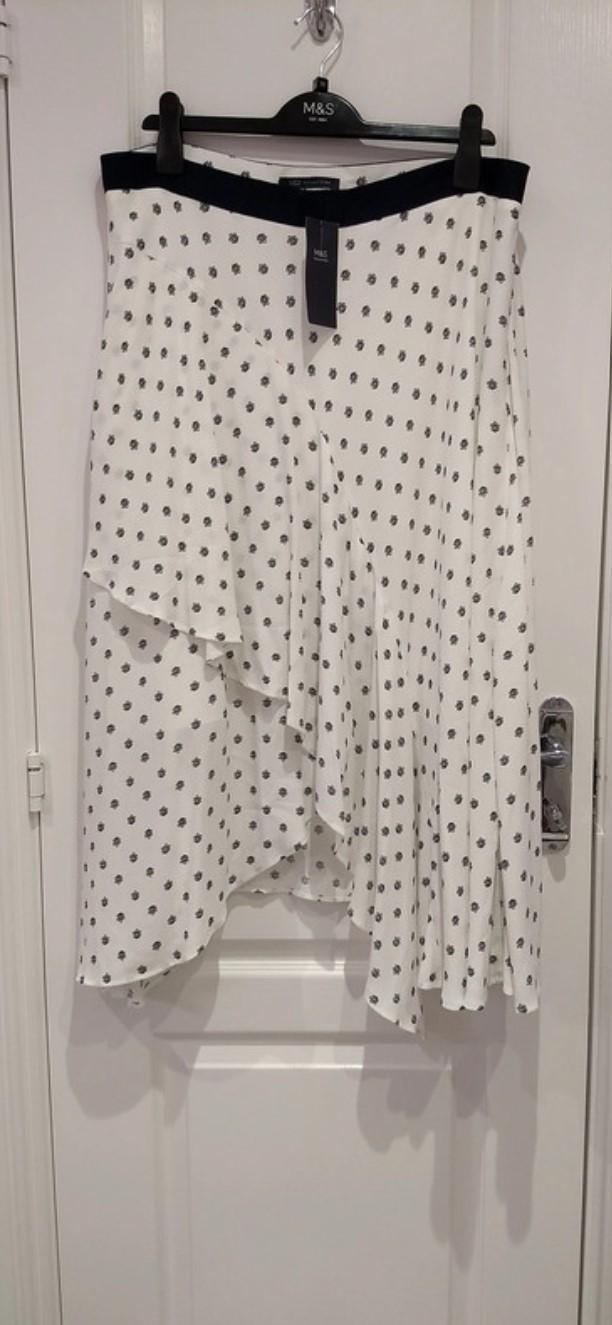 Preview of the first image of New Tags Marks and Spencer Soft White Skirt Size 18 Regular.