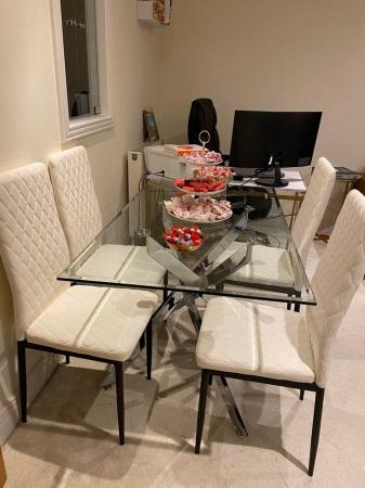 Image 2 of Wonderful dining table for sale