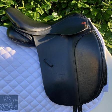 Image 9 of Kent And Masters 17 inch Cob dressage saddle (S3073)