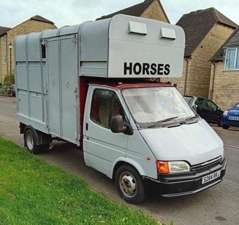 Image 3 of Ford transit 3.5t horsebox conversion