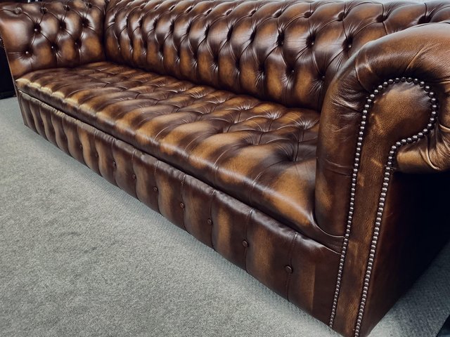 Immaculate 4 Seater Chesterfield Sofa. Matching pair availab — photo 3 of 4