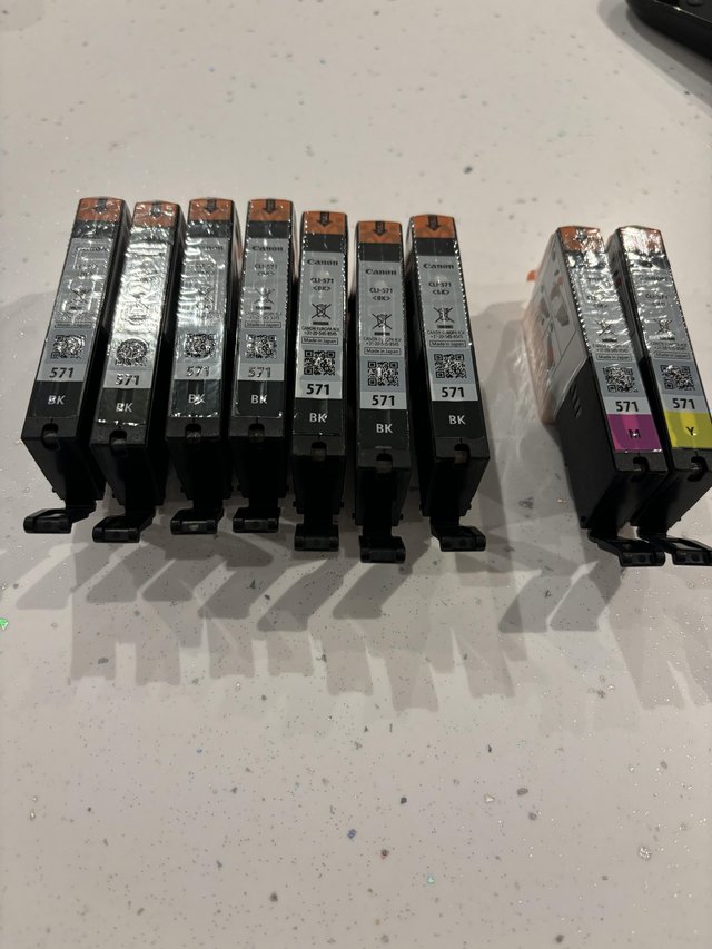 Preview of the first image of Canon 571 printer ink cartridges.