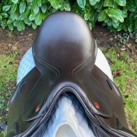 Image 6 of Kent & Masters 17.5” S-Series Low Profile Compact GP saddle
