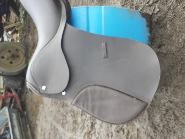 Image 2 of lovely brown 16inch medium fit saddle