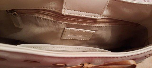 Preview of the first image of Ladies Leather Beige and Cream Hotter Handbag.