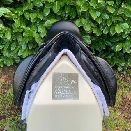 Image 6 of Kent & Masters 17.5” S-Series High Wither Dressage saddle