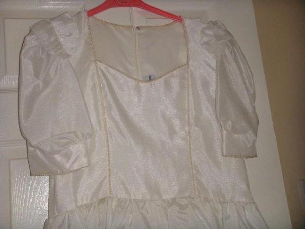 Image 2 of WEDDING DRESS IN GOOD CONDITION