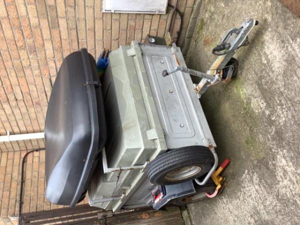 Image 1 of Halfords roof box 105 x 90 cm