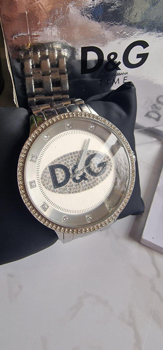 Preview of the first image of Dolce & Gabbana stainless watch steel crystal details.