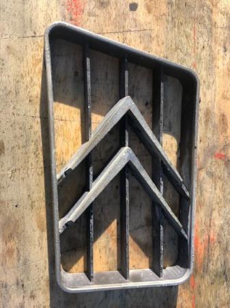 Image 2 of Emblem on front hood Citroen SM