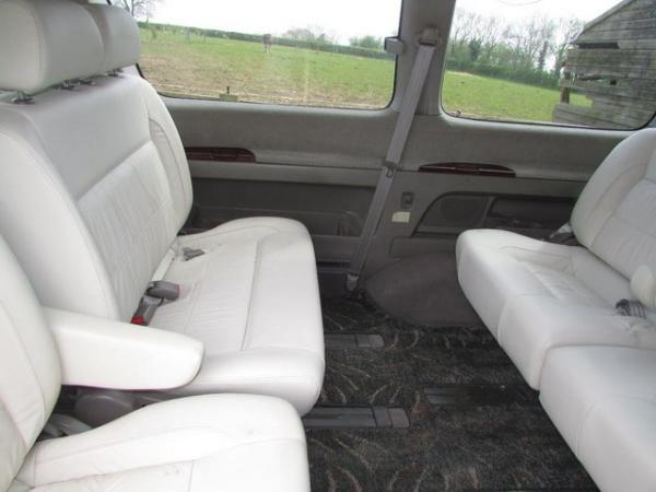 Image 2 of Nissan Elgrand 2001 7 seater people carrier
