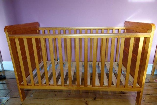 Image 3 of Winnie the Pooh & Piglet Deluxe cot bed