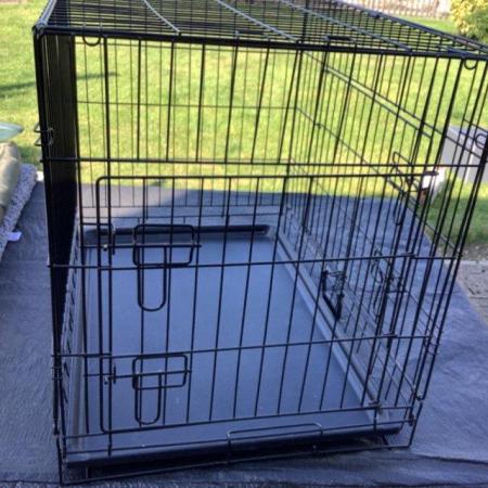 Image 2 of Medium double door dog crate plus 2 mats 76x56cm