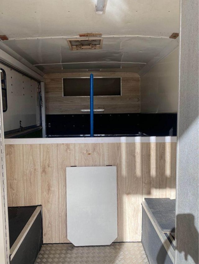 Preview of the first image of 3.5t Renualt Master Horsebox.