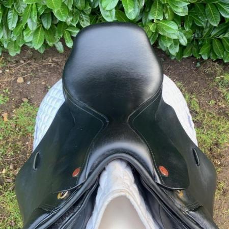 Image 10 of Kent And Masters 17.5  inch Jump saddle