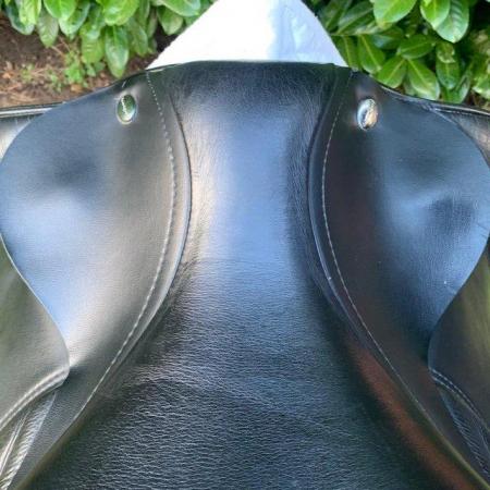 Image 17 of Thorowgood T8 17 inch cob saddle