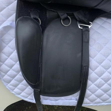 Image 8 of Thorowgood T8 17 inch dressage saddle