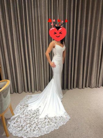 Image 2 of Beautiful wedding dress size 6-8