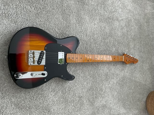 Preview of the first image of Peavey Generation exp vintage sunburst.