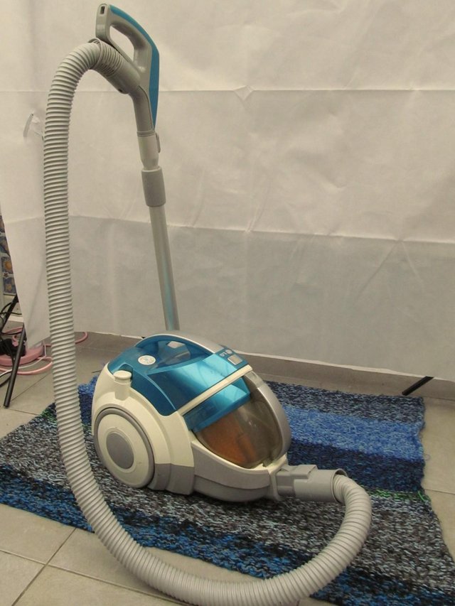 Preview of the first image of LG cylinder vacuum cleaner with tools..