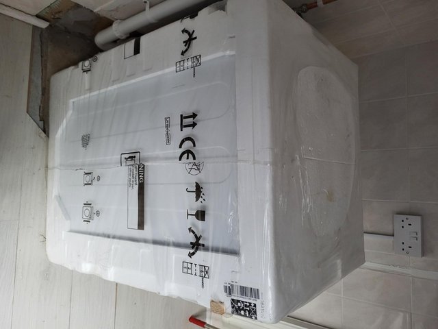 Preview of the first image of Hotpoint H2D81WUK 8Kg Condenser Tumble Dryer - White - B Rat.
