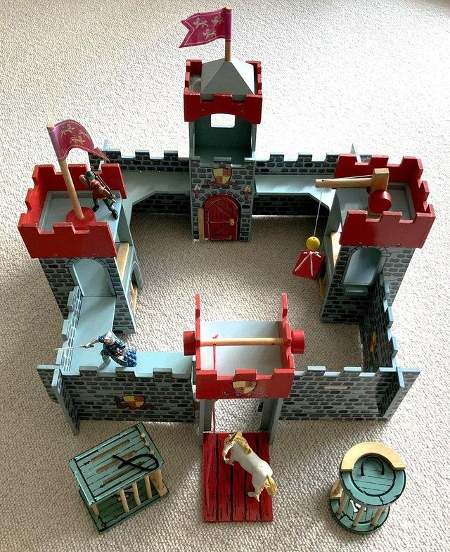 Preview of the first image of GREAT LE TOY VAN PAPO WOODEN KNIGHTS CASTLE FANTASY SCHLEICH.