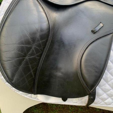 Image 3 of Kent And Masters 17 inch s series compact saddle
