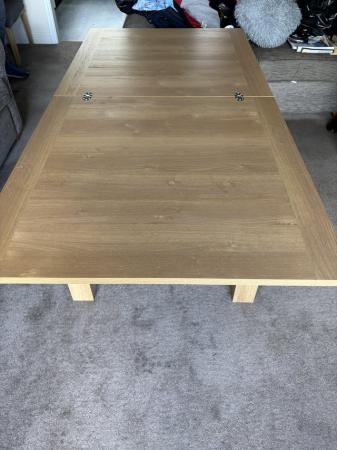 Image 1 of Oak Table that extends and chairs