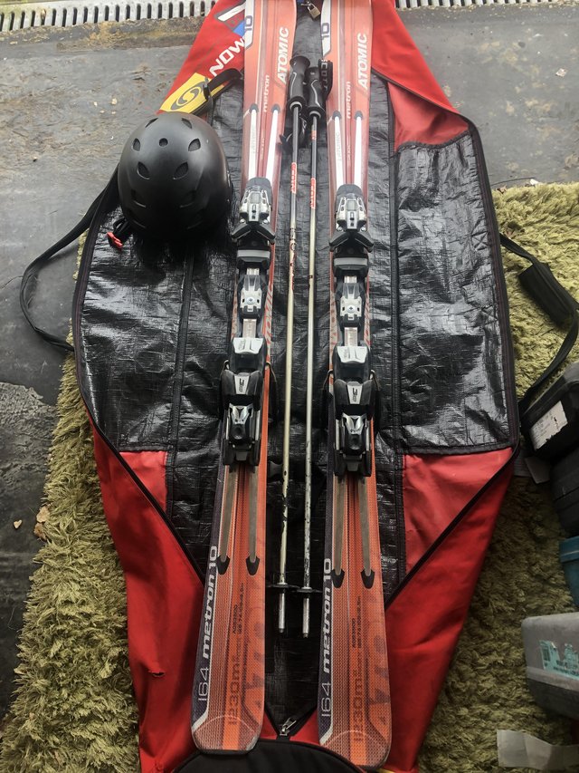 Preview of the first image of Men’s skis and helmet with ski bag.