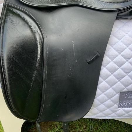 Image 2 of Kent & Masters 17.5 S-Series Dressage surface saddle(s3181)