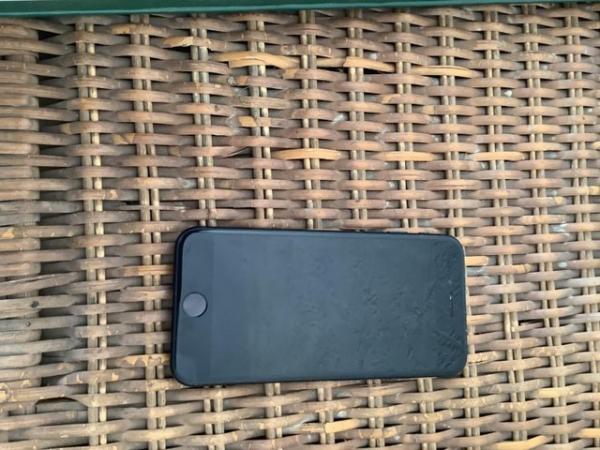 Image 1 of iPhone Black SE 64 2022 immaculate Condition Keep in case