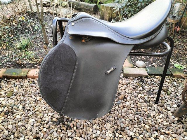 Preview of the first image of Bates Wintec 17.5" black GP saddle.