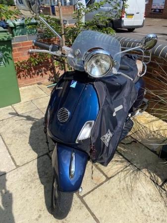 Image 3 of 2009 Vespa LXV50 - midnight blue | spares or repair