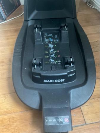 Image 3 of Maxi cost isafix car seat