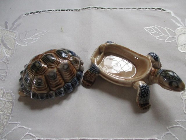 Preview of the first image of Vintage 1960s Wade Porcelain ‘Papa’ Tortoise trinket box.