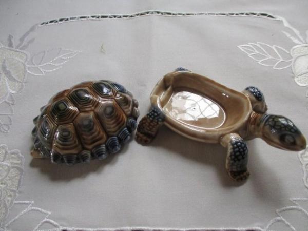 Image 1 of Vintage 1960s Wade Porcelain ‘Papa’ Tortoise trinket box