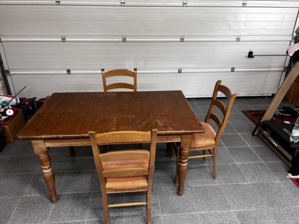 Image 2 of Extendable Wooden Dining Table with 3 chairs