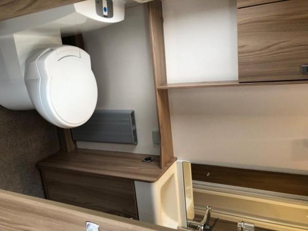 Image 11 of 2017 SWIFT CHALLENGER 580 ALDE,FIXED ISLAND BED,STUNNING CON