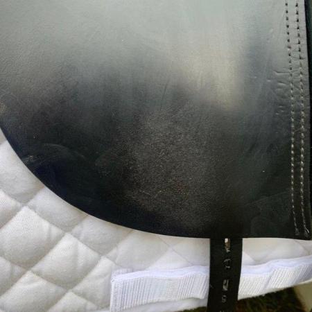 Image 10 of kent and Masters 17 inch cob dressage saddle