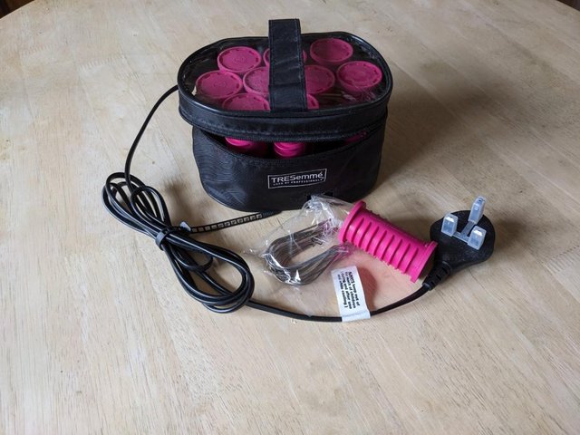 Preview of the first image of TRESEMME pink heated rollers.