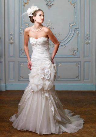 Image 17 of Wedding Dress by designer Ian Stuart size 12
