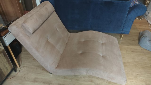 Preview of the first image of Customade Chaise lounge / reading chair.