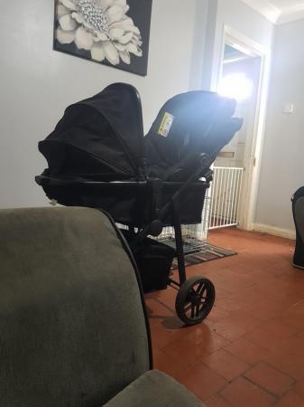 Image 1 of Ickle bubba pram and carseat
