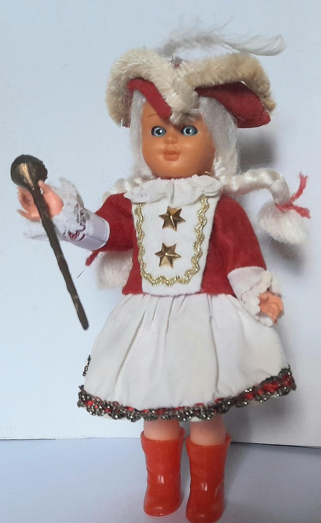 Preview of the first image of ANNA * USA  TRADITIONAL DOLL 17 cm VERY GOOD.