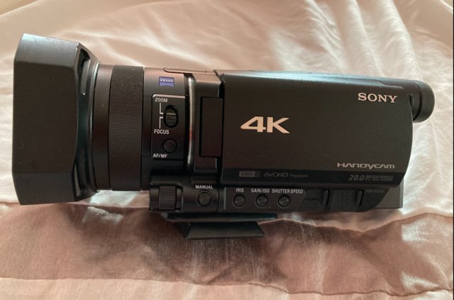 Preview of the first image of Sony FDR-AX100E 4K Camcorder + Rode Videomic + Remote contro.