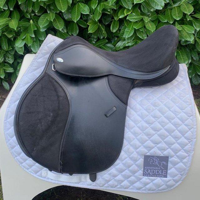 Preview of the first image of Thorowgood T4 17 inch compact saddle (S3010).
