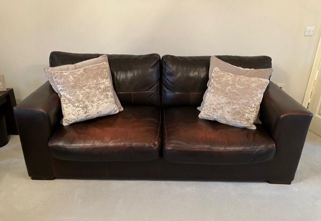 Image 2 of Barker & Stonehouse 2 piece leather sofa suite