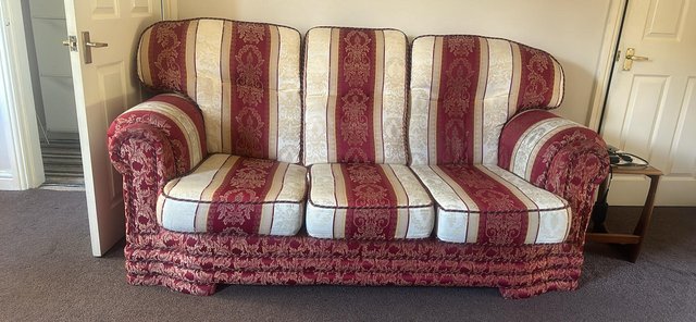 Image 1 of 3 seater sofa in a very good condition